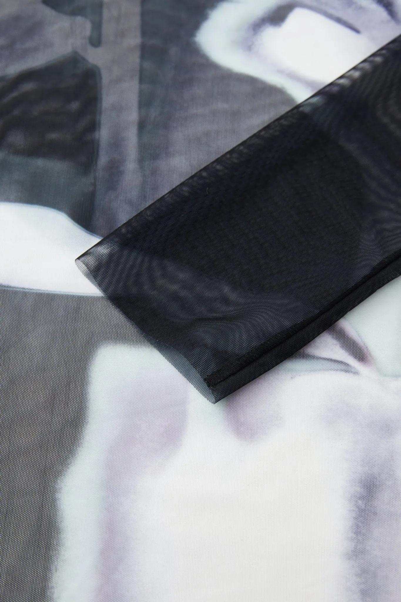 Light and Shadow Printed Mesh Bottoming Shirt