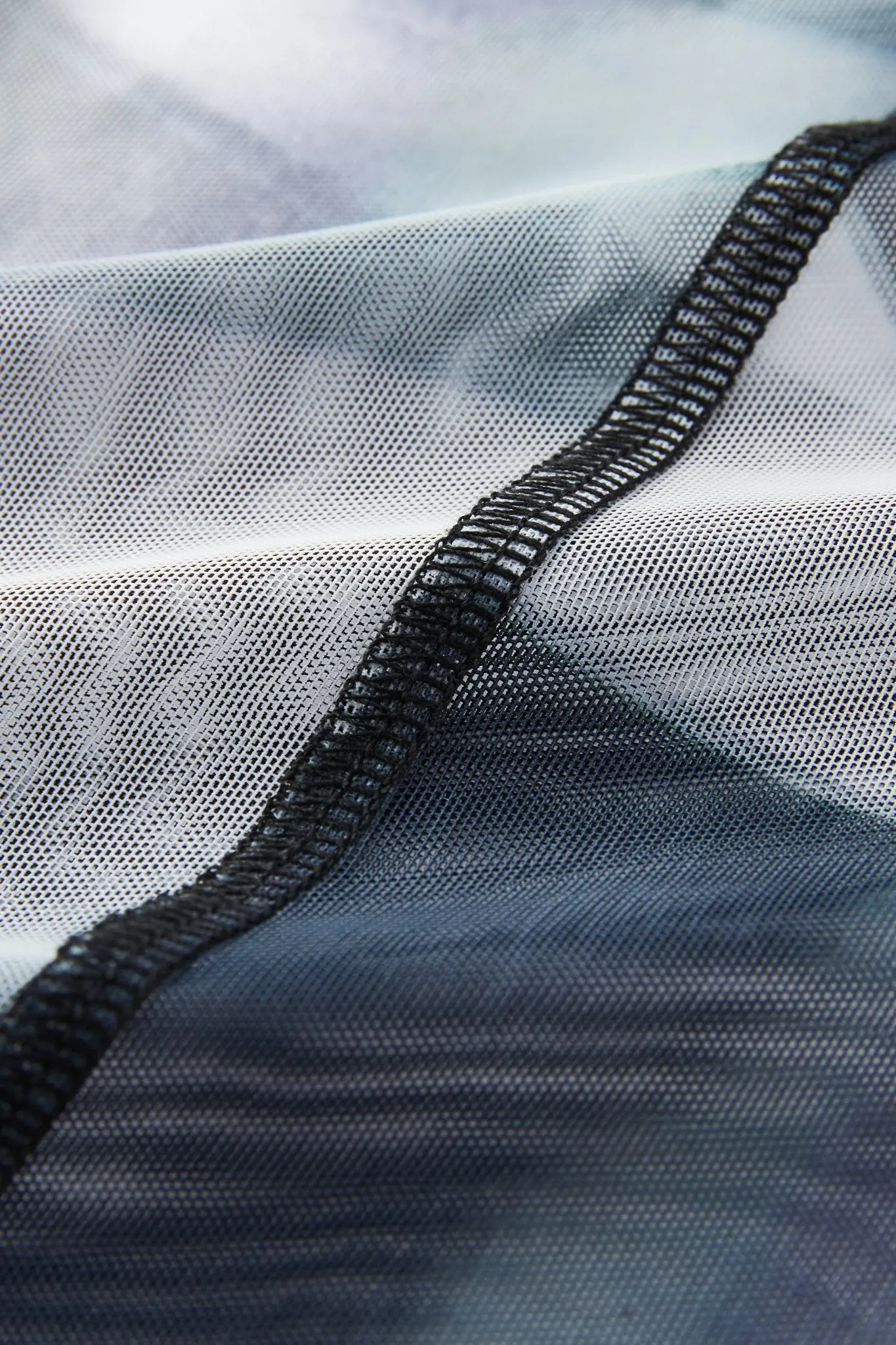 Light and Shadow Printed Mesh Bottoming Shirt